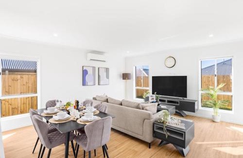 Greenbank Casa | Convenient Brandnew 4 Beds House, 5 mins to mall