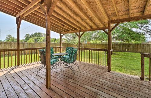 Centerton Casa | Convenient Centerton Retreat with Deck and Yard!