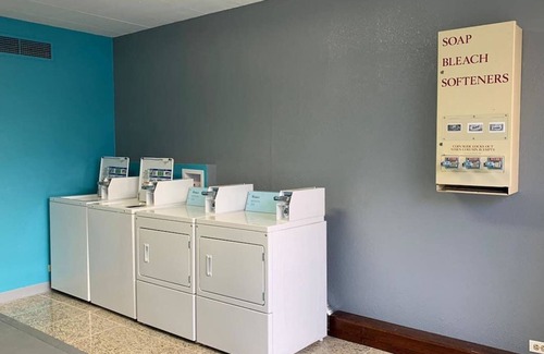 Melrose Park Casa | Convenient Choice for Leisure Travelers! Walk to Triton College, FREE Parking!