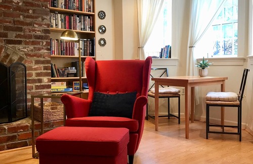 Stanton Park Apartamento | Comfortable, convenient 1BR Capitol Hill apartment nr US Capitol, Metro
