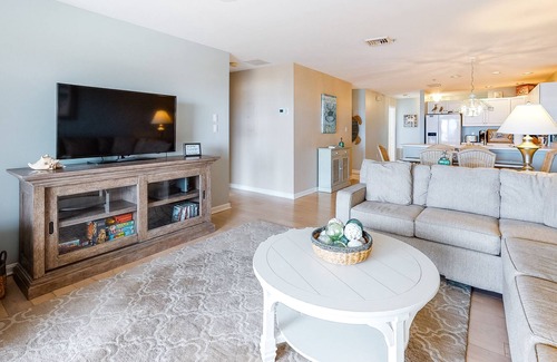 Heron Harbour Isle Condominio | Convenient Condo w/Private Balcony, Water Views & Shared Pools