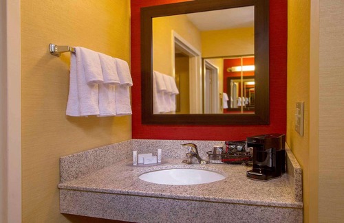Durham Hotel | Convenient Countryside Stay! Free Parking, Pool, Near Parkside Town Commons