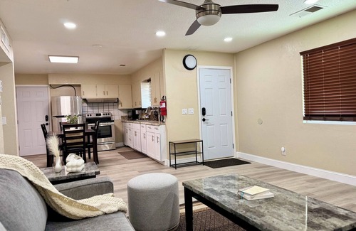 Hanford Apartamento | Convenient Downtown Spot with In-Unit Laundry