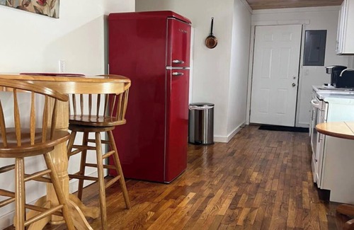 Honor Apartamento | Convenient downtown upstairs apartment close to lakes, rivers, golf