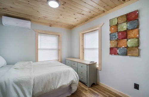 Honor Apartamento | Convenient downtown upstairs apartment close to lakes, rivers, golf