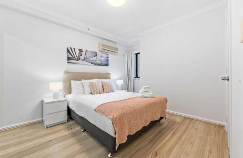 East Perth Apartamento | Convenient East Perth Stay with Free Parking