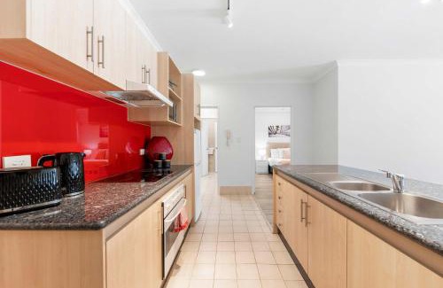 East Perth Apartamento | Convenient East Perth Stay with Free Parking