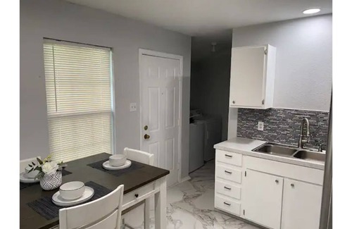 East Riverside Casa | Convenient Elegant Acreage - Baylor