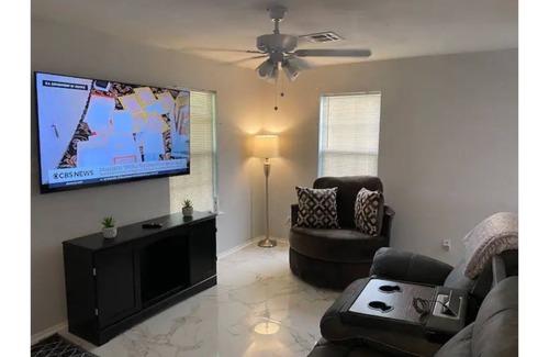 East Riverside Casa | Convenient Elegant Acreage - Baylor