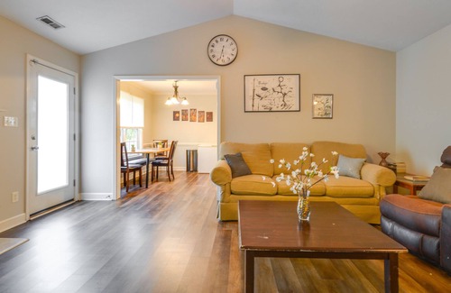 Fayetteville Casa | Convenient Fayetteville Home - 6 Mi to Downtown!