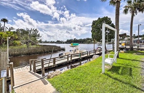 Steinhatchee Casa | Convenient Getaway in Riverfront Community!