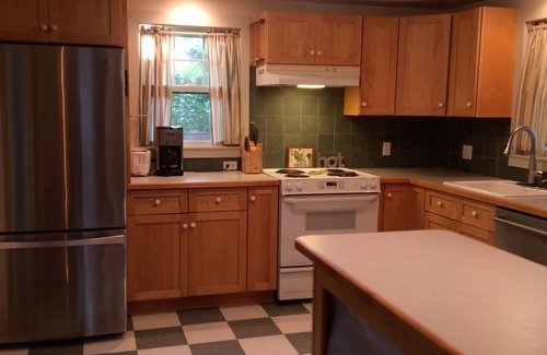 Oak Bluffs Casa | Ubicación conveniente en la ciudad (Oak Bluffs)