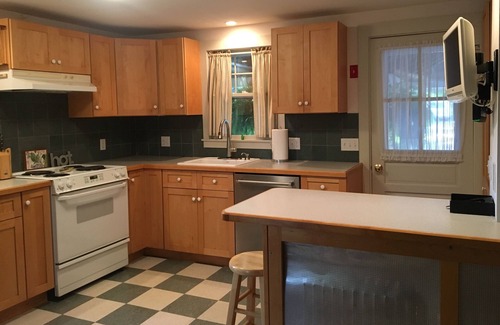 Oak Bluffs Casa | Ubicación conveniente en la ciudad (Oak Bluffs)