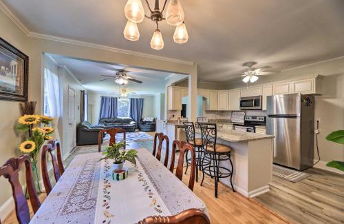 Jacksonville Casa | Convenient Jacksonville Home with Yard and Patio!