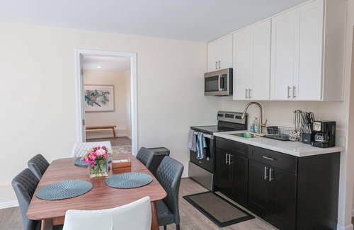 East Lake Hills Casa | Convenient Lakeview 1 bed 1 bath home in Bellevue