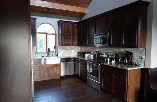 Divide Casa | Convenient Locale in the Heart of Divide w/ Magnificent Views, multi decks, BBQ