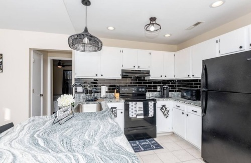 North Charleston Casa | Convenient Modern Villa, 3 beds, Near Everything