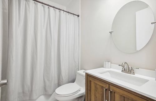 Bethesda Casa | Convenient Newly Renovated Detached Guest House