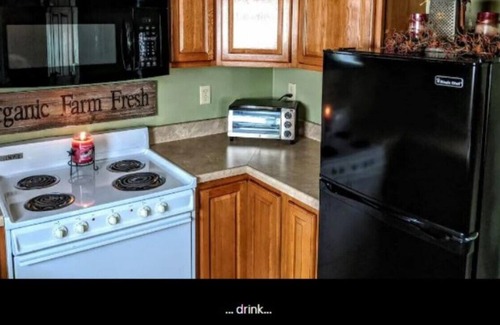 Seanor Casa | Convenient Primitive Ranch in Heart of Windber