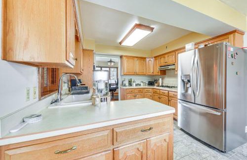 Racine Apartamento | Convenient Racine Home 4 Mi to Lake Michigan!