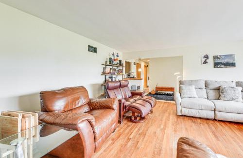 Racine Apartamento | Convenient Racine Home 4 Mi to Lake Michigan!