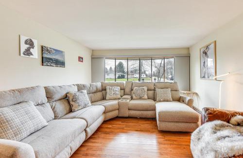 Racine Apartamento | Convenient Racine Home 4 Mi to Lake Michigan!