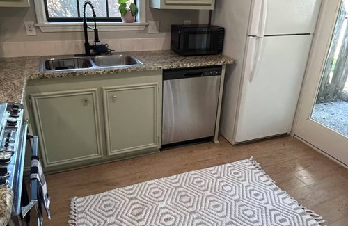 Ridgeland Casa | Convenient & Renovated 2BD/2BA house near Reservoir, Fenced Backyard, King Bed