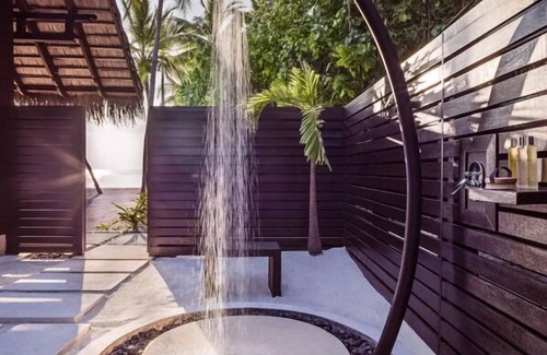 Reethi Rah Apartamento | Convenient Stay, Superb Location! Balcony w/ Beach View, Outdoor Swimming Pool