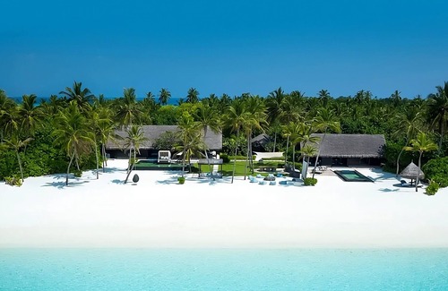 Reethi Rah Apartamento | Convenient Stay, Superb Location! Balcony w/ Beach View, Outdoor Swimming Pool
