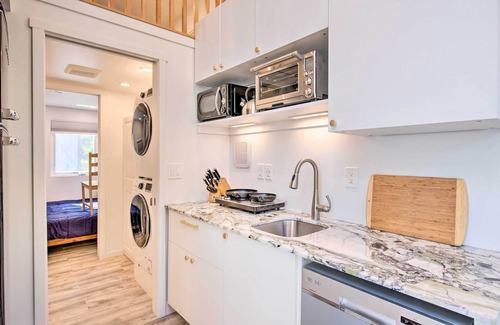 South Salt Lake Casa | Convenient Salt Lake Tiny Home with Chic Interior!