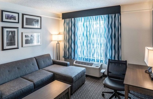 Ahwatukee Foothills Casa | Convenient Stay in Arizona! 2 Comfortable Units, Free Breakfast, Onsite Pool