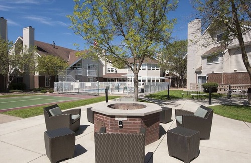Eagan Casa | Convenient Stay in Minnesota, 3 Beautiful Units, Onsite Pool, Pets Allowed