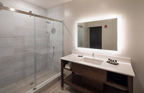 Winters Hotel | Convenient Stay in Winters! Two Units with Free Parking, Downtown Location!