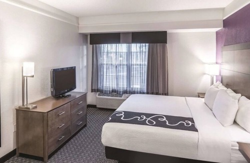 Woodlands Village Casa | Convenient Stay, Superb Location! 3 Pet-Friendly Units, Free Breakfast