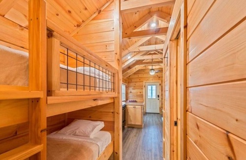 Bryan Cabina | Convenient Stay, Superb Location! Full Kitchen, Outdoor Pool, Pets are Allowed!