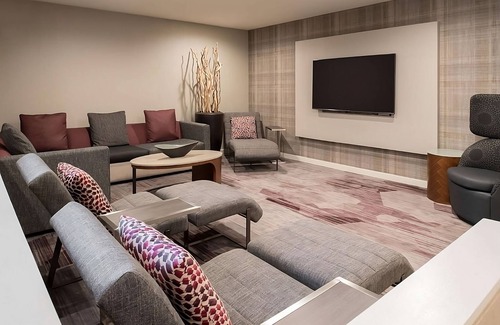 Bridle Trails Hotel | Convenient Stay, Superb Location! Close to Volunteer Park Water Tower, w/ Pool!
