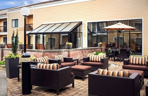 Bridle Trails Hotel | Convenient Stay, Superb Location! Close to Volunteer Park Water Tower, w/ Pool!
