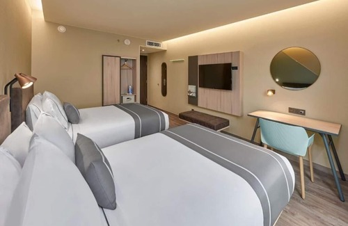 Benito Juárez Hotel | Convenient Stay with Kitchenette, Rooftop Terrace, Outdoor Pool & Breakfast