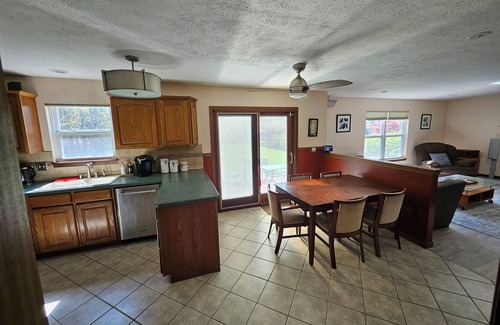 Seven Hills Casa | Convenient to airport, downtown, & parks.