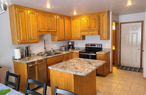 Green Bay Casa | Convenient to Green Bay's beltline where you can get anywhere in 15 minutes.