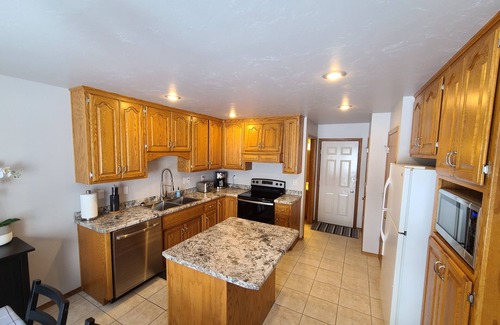 Green Bay Casa | Convenient to Green Bay's beltline where you can get anywhere in 15 minutes.