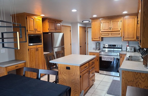 Green Bay Casa | Convenient to Green Bay's beltline where you can get anywhere in 15 minutes.