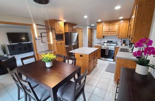 Green Bay Casa | Convenient to Green Bay's beltline where you can get anywhere in 15 minutes.