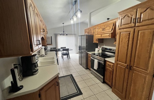 Green Bay Casa | Convenient to Green Bay's beltline where you can get anywhere in 15 minutes.