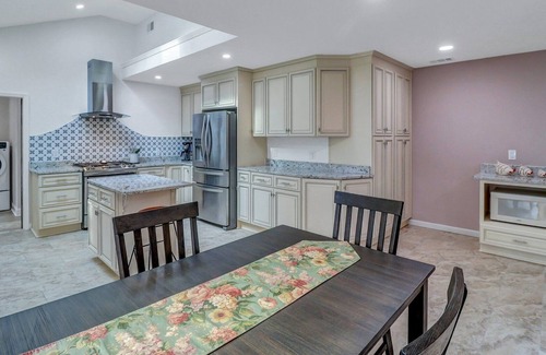 Colonial Oaks Casa | Convenient