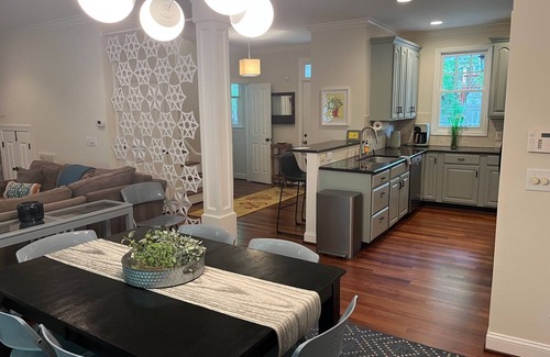 Carrboro Casa | Convenient well appointed home near downtown Carrboro and farmers market