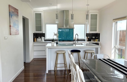 Hamilton Casa | Conveniently, everything you need is just a 5-minute walk away