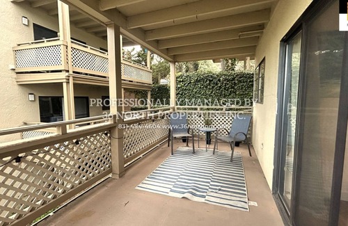 Del Rey Oaks Condominio | Conveniently located Near Monterey & Carmel! 10 Minutes to Beaches.