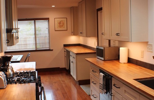 Walnut Creek Casa | Conveniently Located Walnut Creek House 3 Br, 2 Ba w/ Large Private Backyard