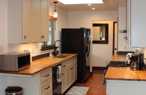 Walnut Creek Casa | Conveniently Located Walnut Creek House 3 Br, 2 Ba w/ Large Private Backyard